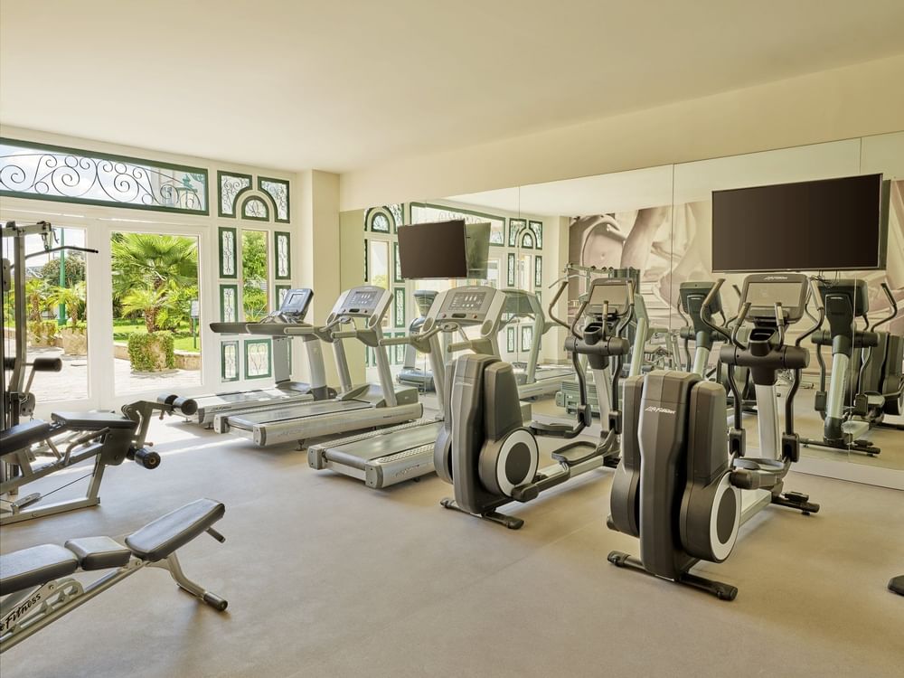 Exercise machines in the gym at Fiesta Americana Aguascalientes