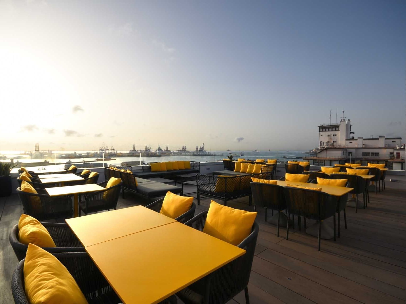 Ibex Bar en hotel Design Plus Bex