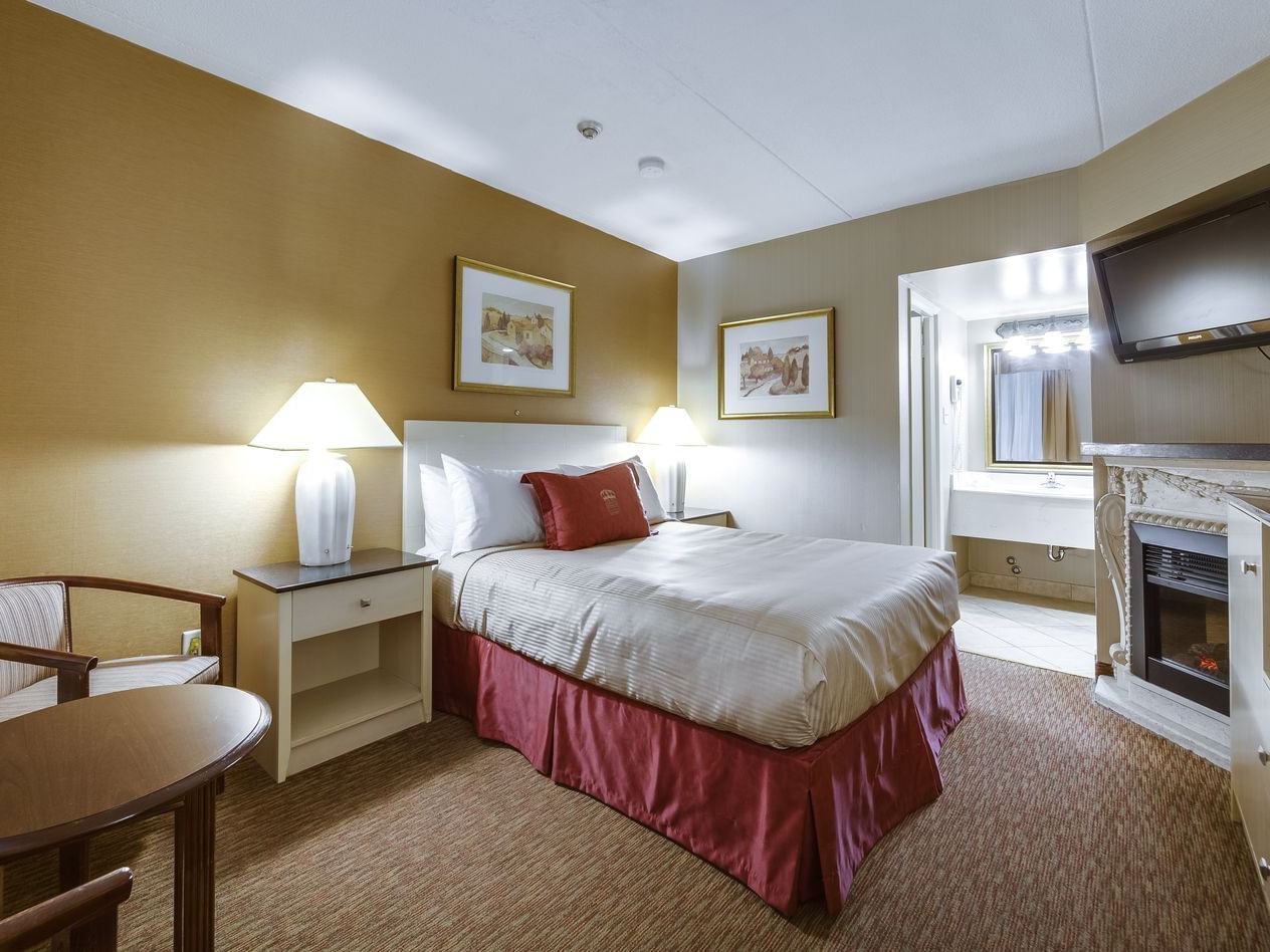 One Queen Bed - Monte Carlo Inn Toronto West