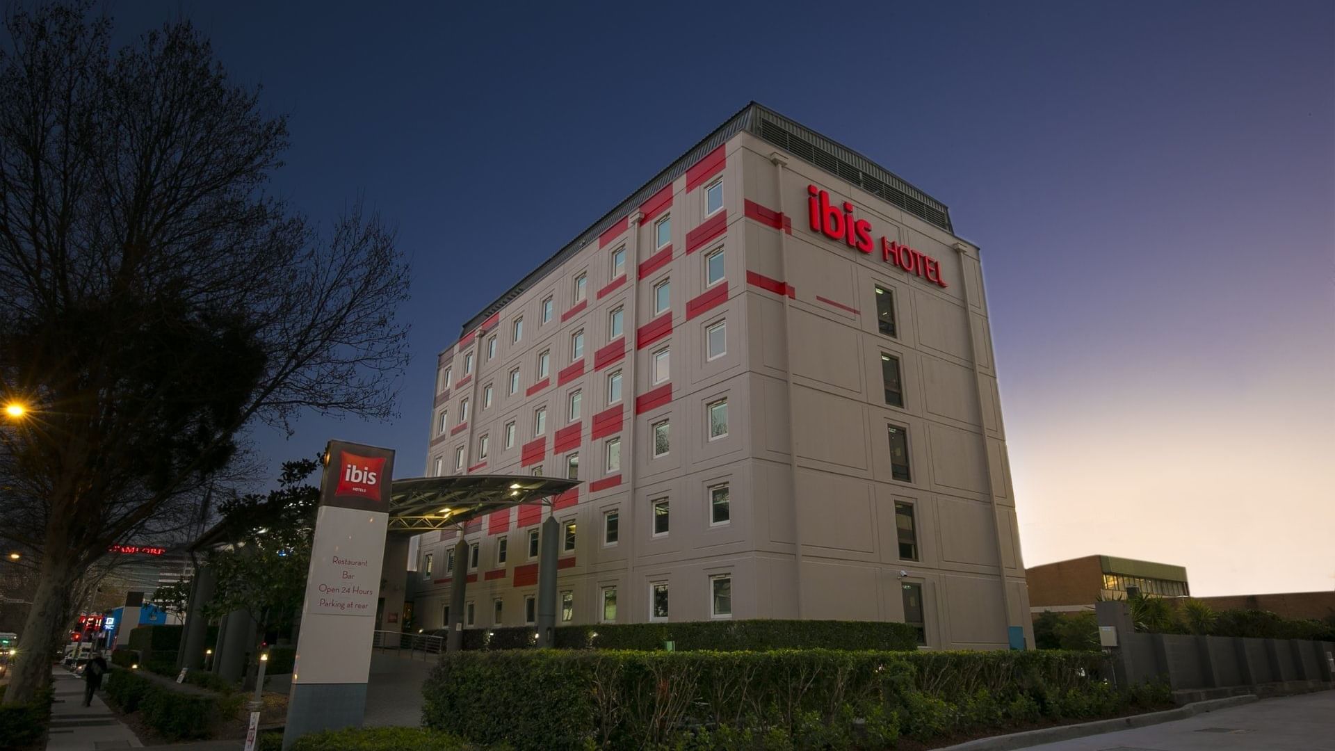 Exterior View at Ibis Sydney Airport 