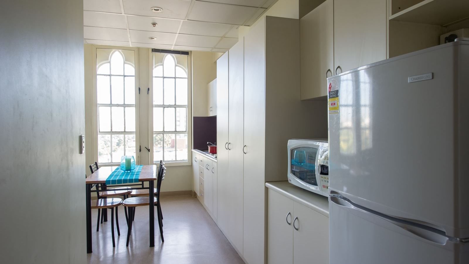Student Living – Tobin House_1 bedroom apartment dining & kitchen area