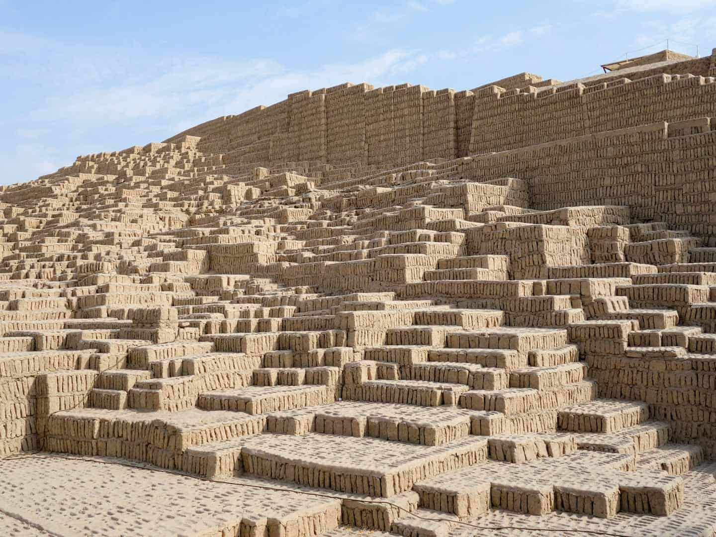 Sitio arqueologico Huaca Pucllana en Machu Picchu