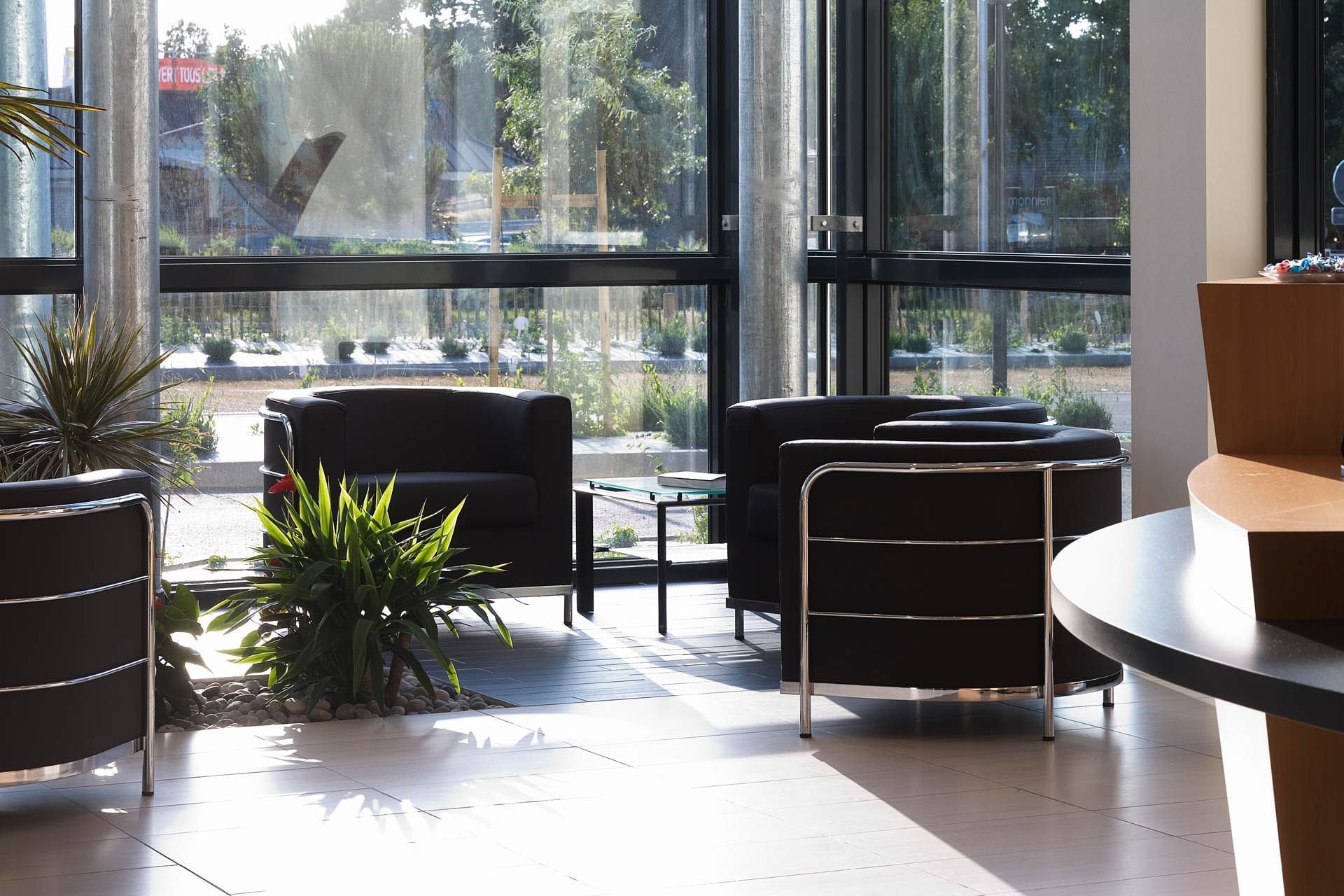 Espace salon dans le hall à l'Escale Oceania Rennes