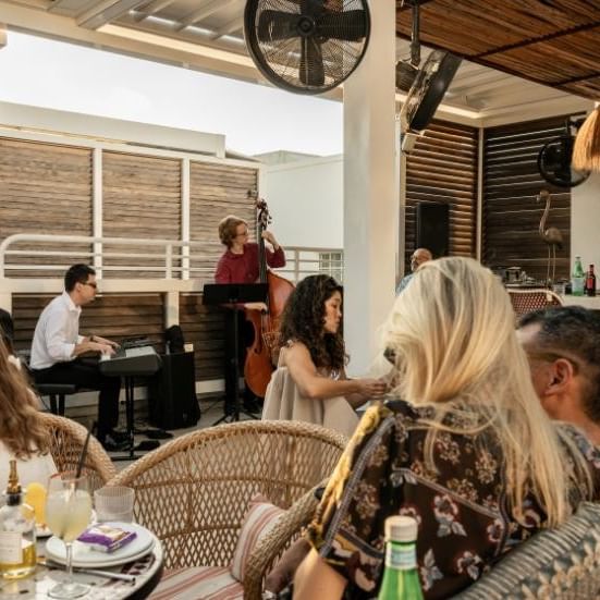 Live band and vinyls