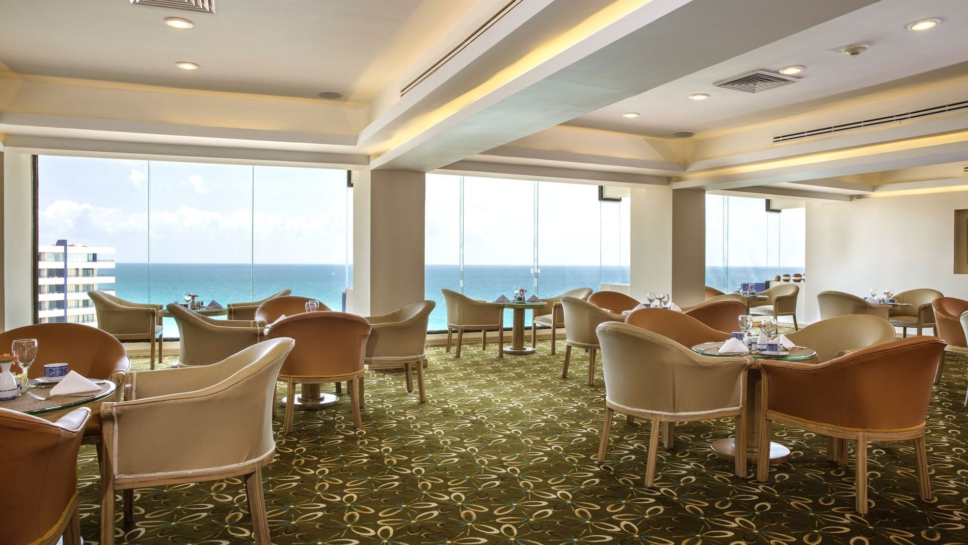 Cancun Dining | Crown Club Lounge | Crown Paradise Club Cancun