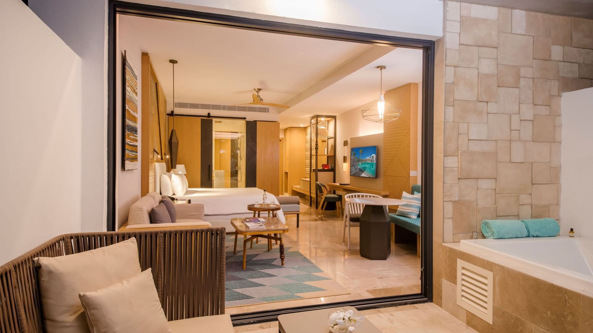 junior suite partial ocean view king