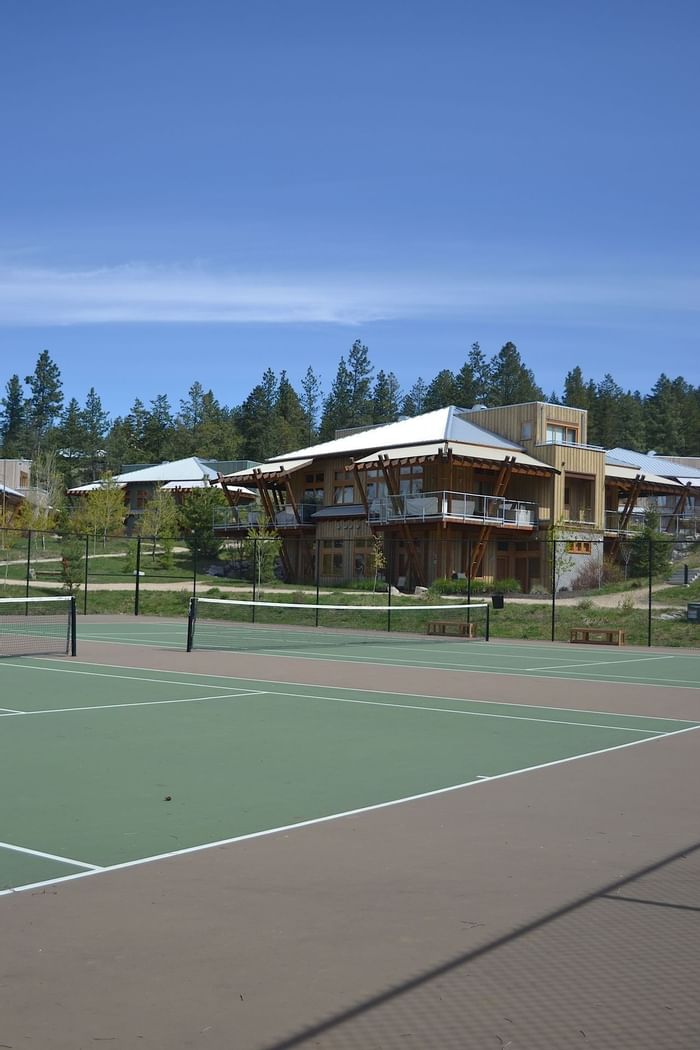 Tennis court at Outback Lakeside Vacation Homes