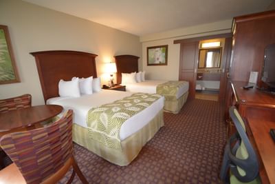 Beds and work desk in Deluxe Double Room at Rosen Inn Closest to Universal