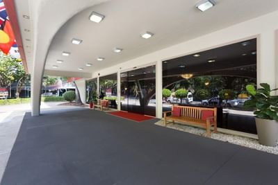 Entrance of Royal on the Park hotel
