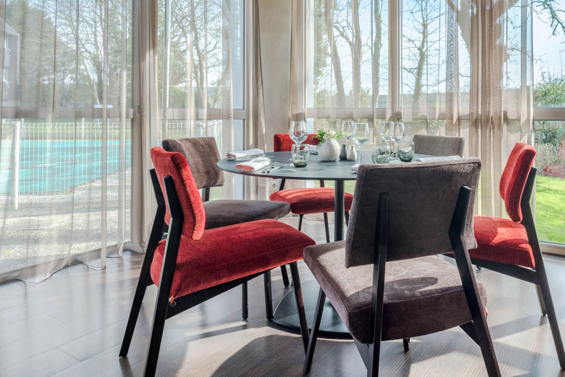 Table dressée dans un restaurant à l'Oceania Quimper