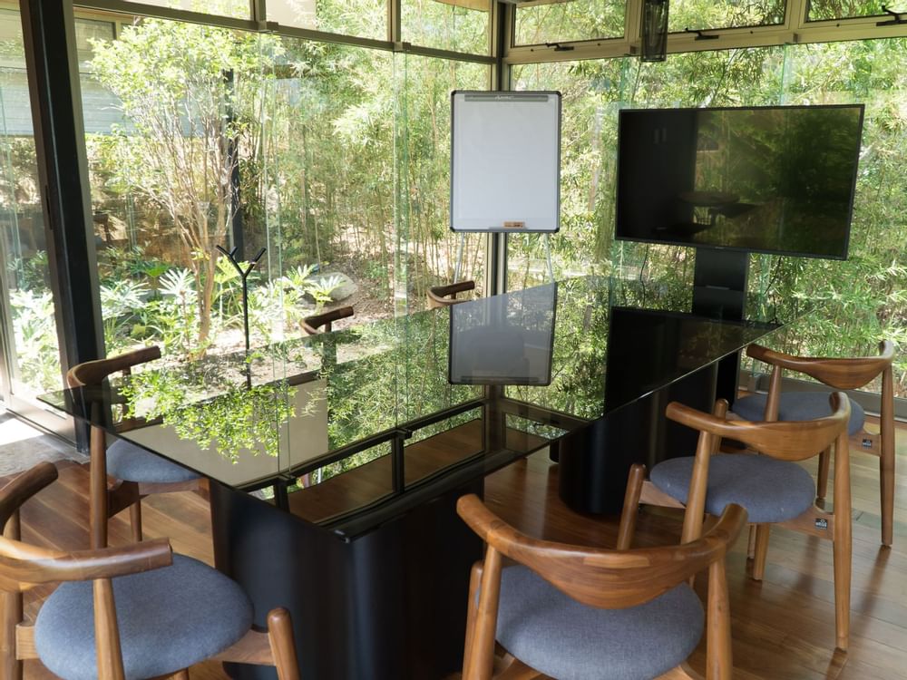 Conference table with nature view at Horizontes at Gamma Hotels