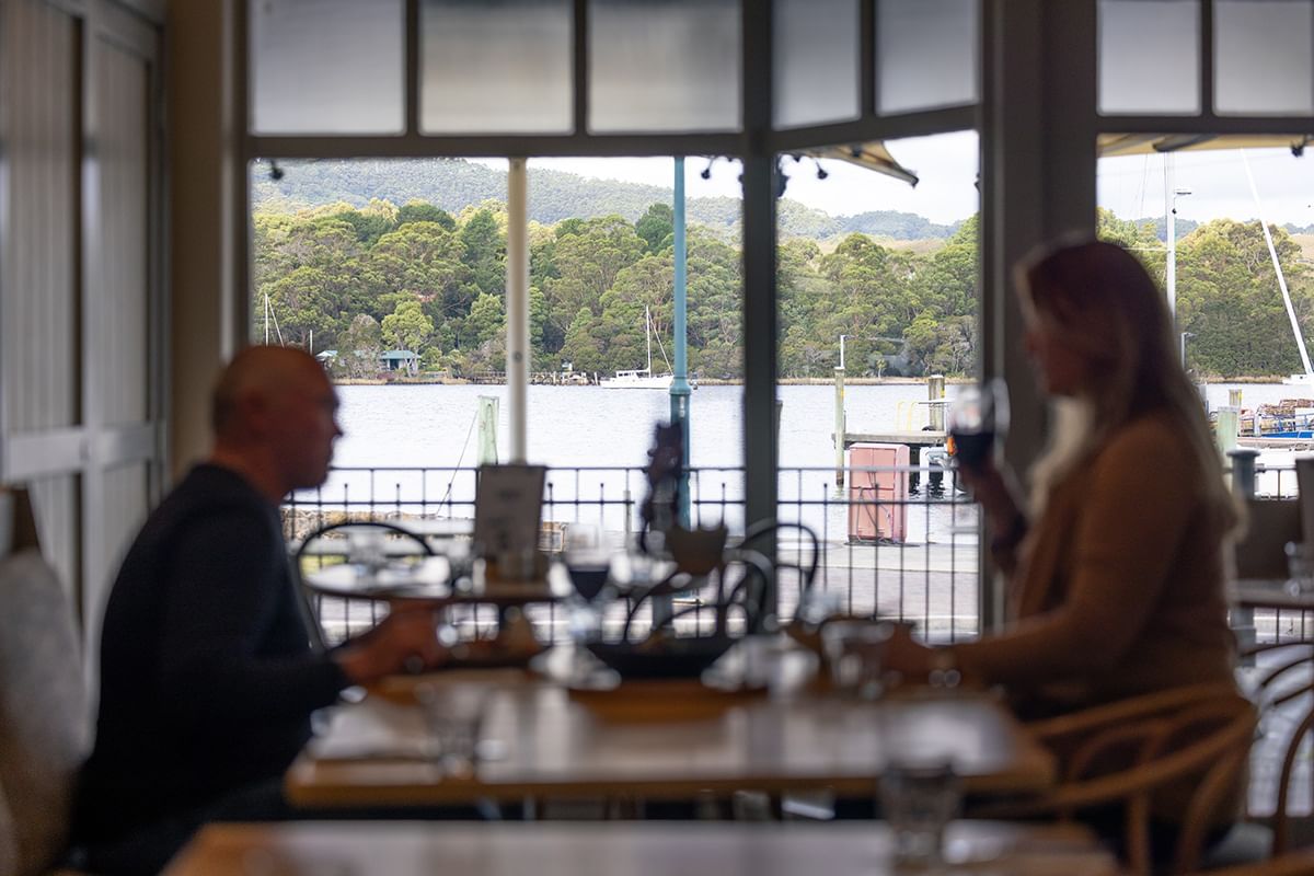 Hamers Bar & Bistro Relaxed Strahan Dining