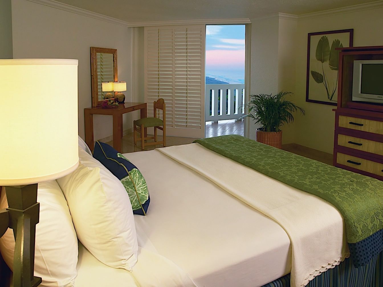 Deluxe Ocean View king bed at Princess Mundo Imperial