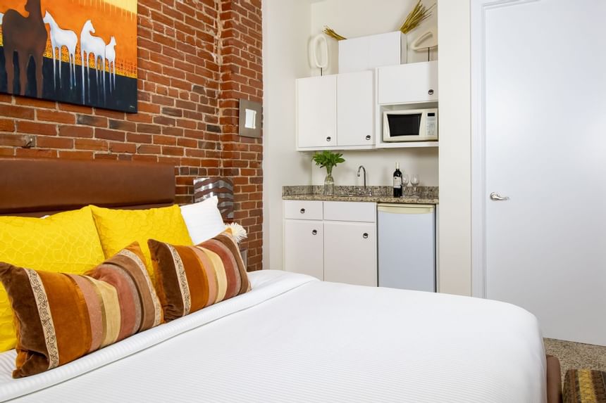 Cozy bed & kitchenette in King Superior Southwest at Retro Suites Hotel