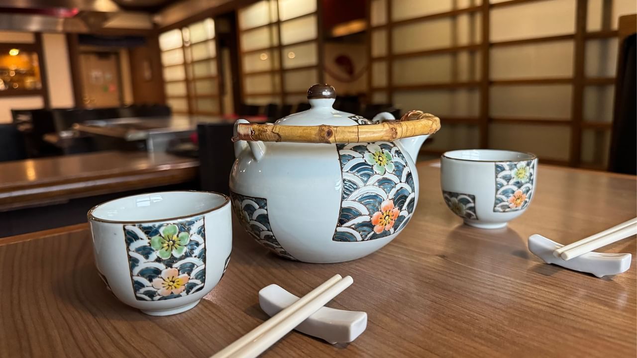 A teapot and three cups.