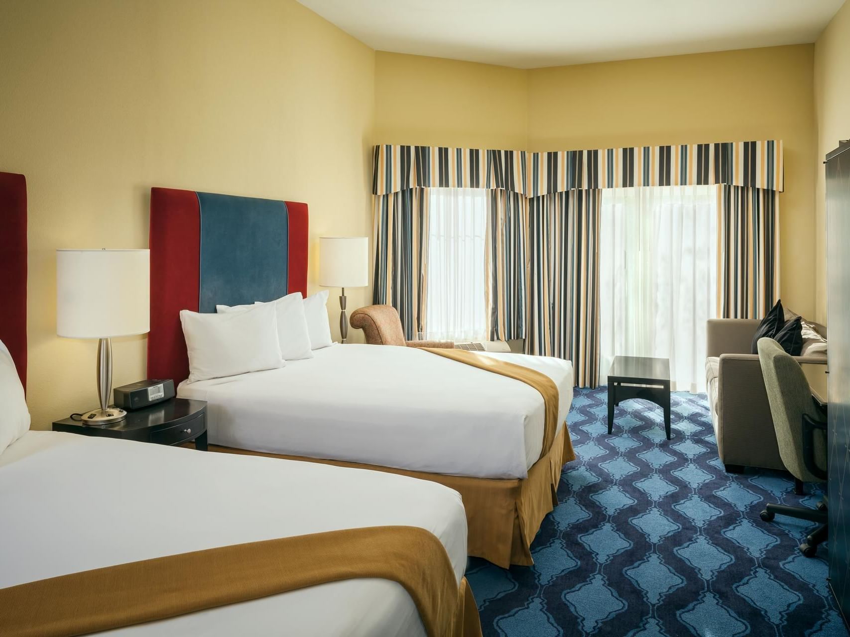 Double bed with work area in Executive Double Queen of Plaza Inn & Suites at Ashland Creek​