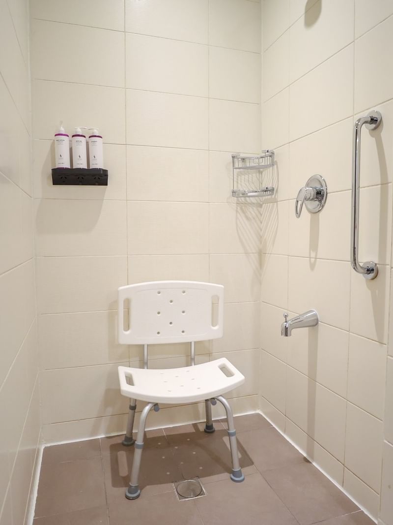 غرفة مجهزة لذوي الاحتياجات الخاصة - الحمام_1