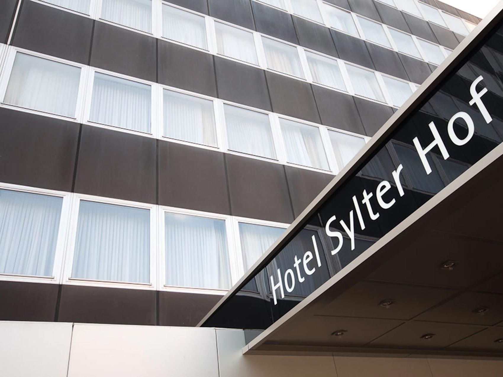 Inviting entrance to Hotel Sylter Hof Berlin located in the heart of the city
