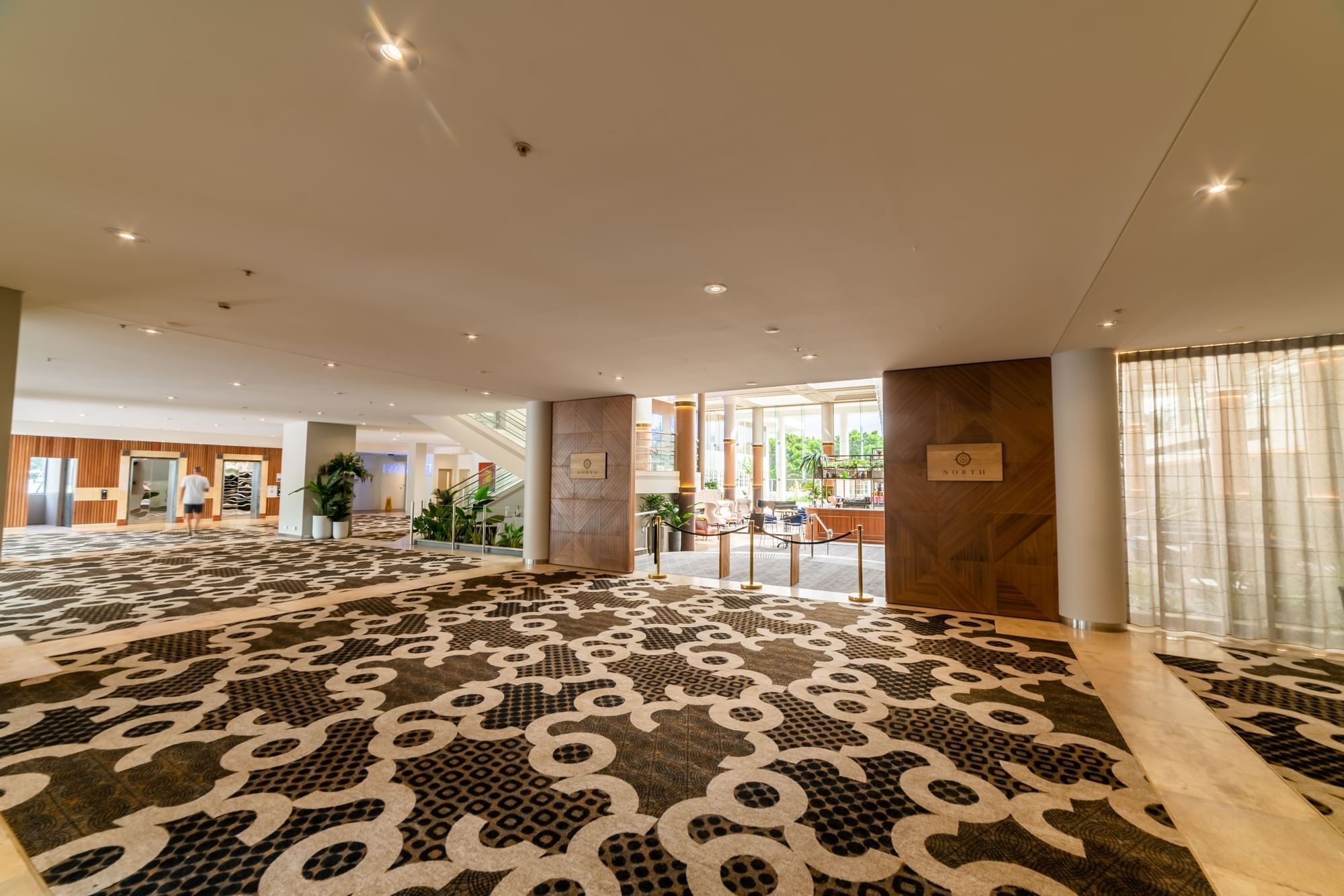 Novotel Wollongong Northbeach carpeted floor