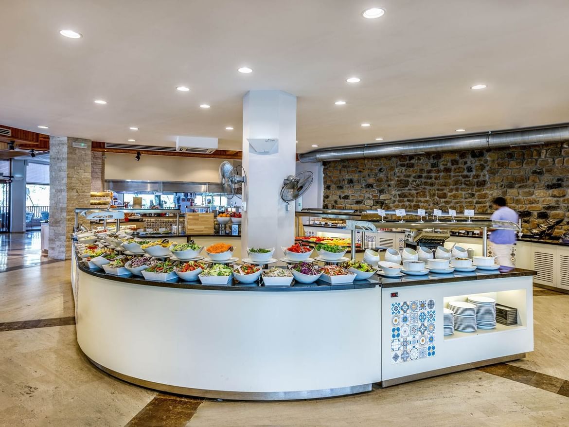 Marmaris Koyu'nda Meydan Restaurant'ta büfe alanı