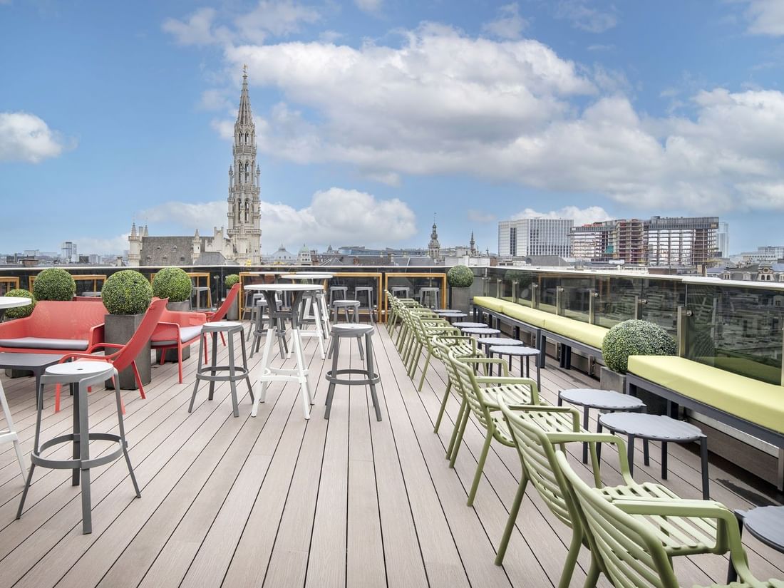 Grand-Place Suite rooftop terrace seating area under a sunset sky and city views at Warwick Grand Place Brussels