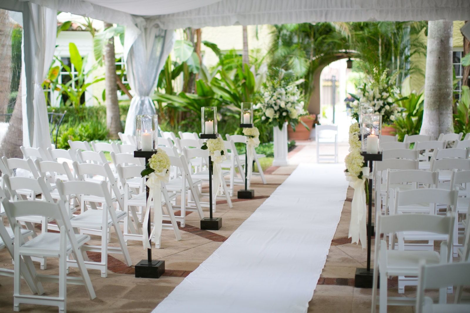 Wedding decorations with a white candle at Brazilian Court 