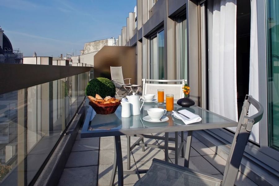 Chambre Deluxe avec terrasse de l'hôtel Warwick Paris