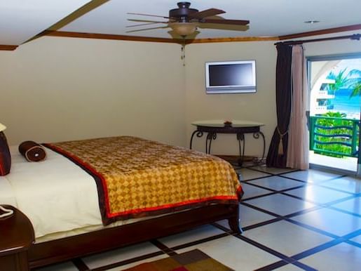 Interior of State Room with a balcony at Accra Hotels & Resorts