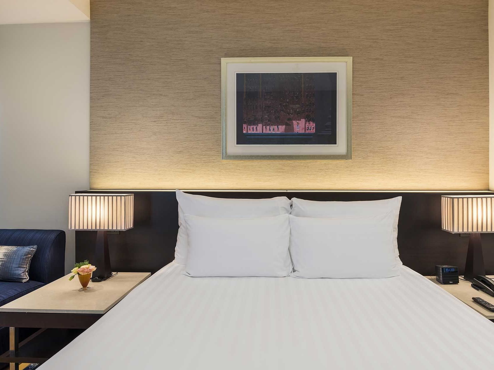 One bed Deluxe suite city view at Emporium suites by Chatrium