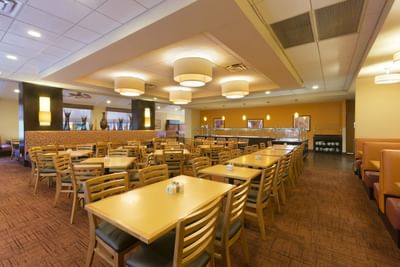 Dining tables in Fountain View Café at Rosen Inn International