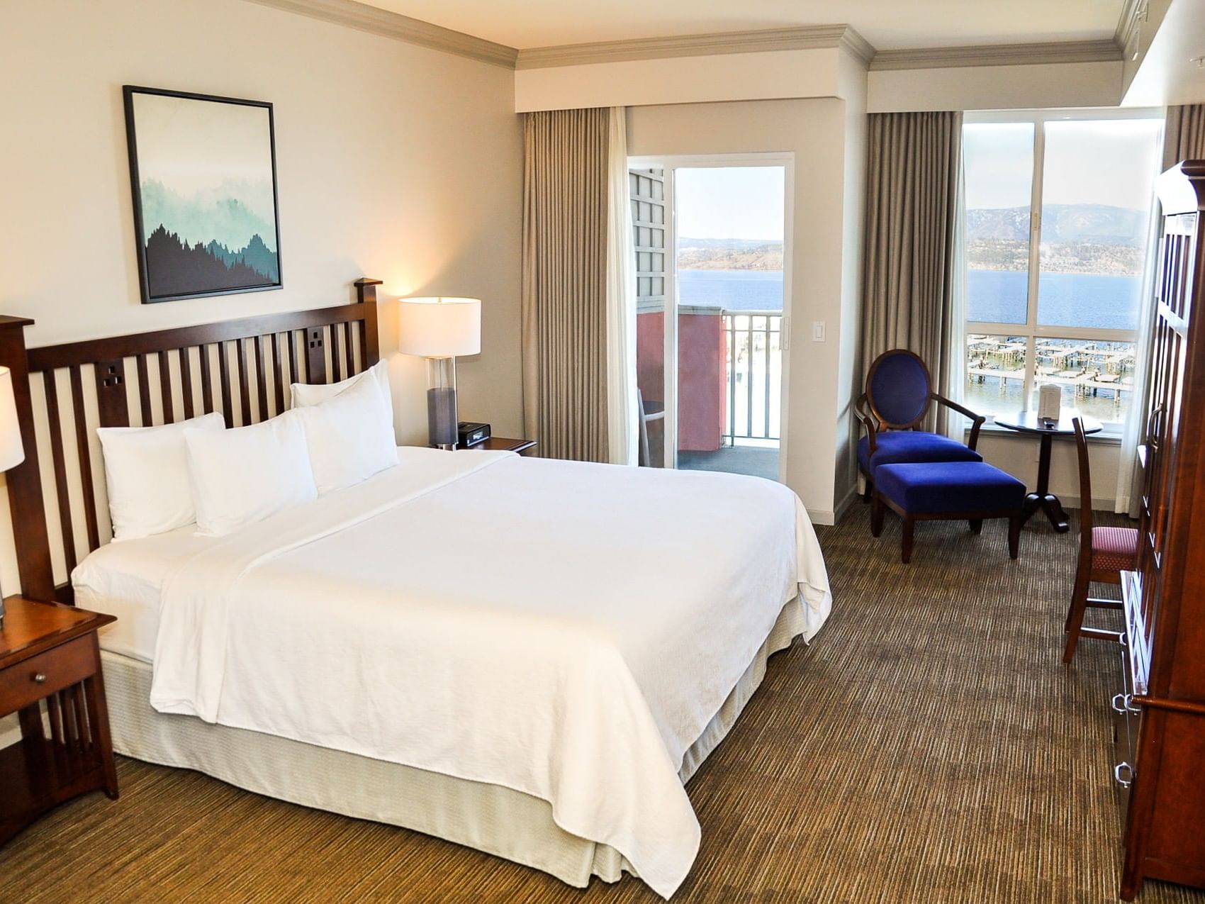 Interior of Deluxe Lakeside Guest Room,Manteo Resort Waterfront