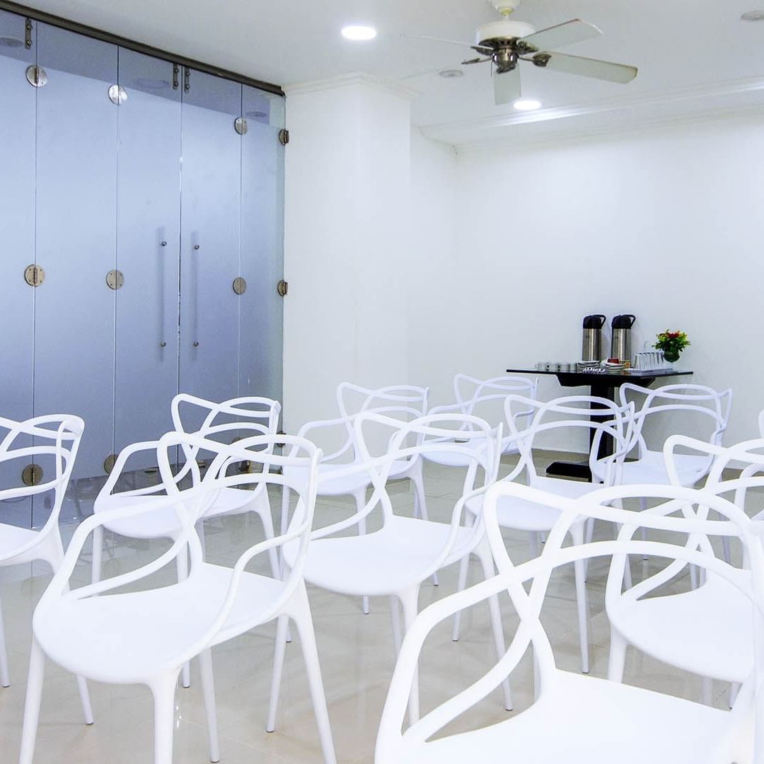 Lined chairs in a meeting room at GIO Hotel Cartagena Tama