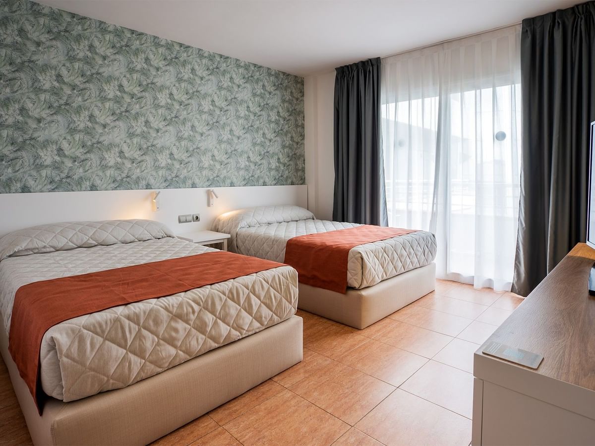 Standard rooms with a pool view at Ponient Pirámide Salou