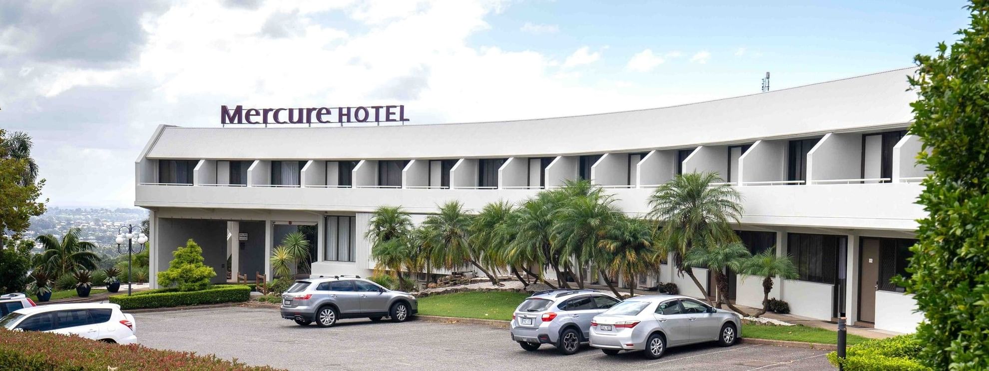 Mercure Charlestown front view from street