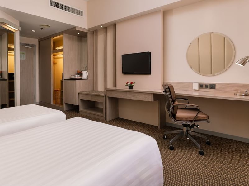 Executive Twin Room with streamlined furnishings