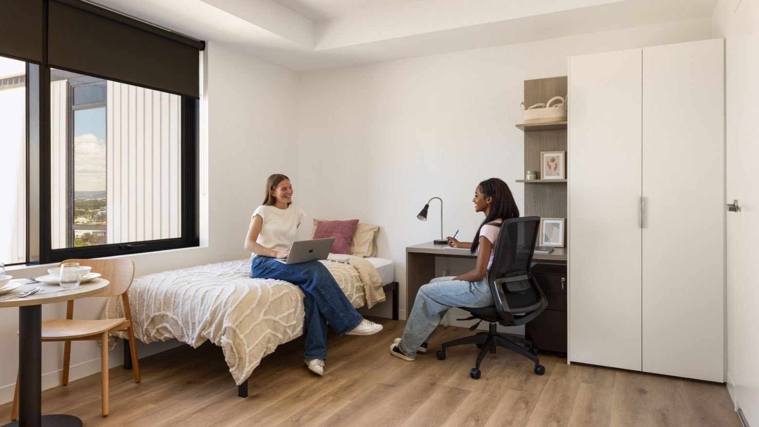 UniLodge Perth Central Twin Room High Floor