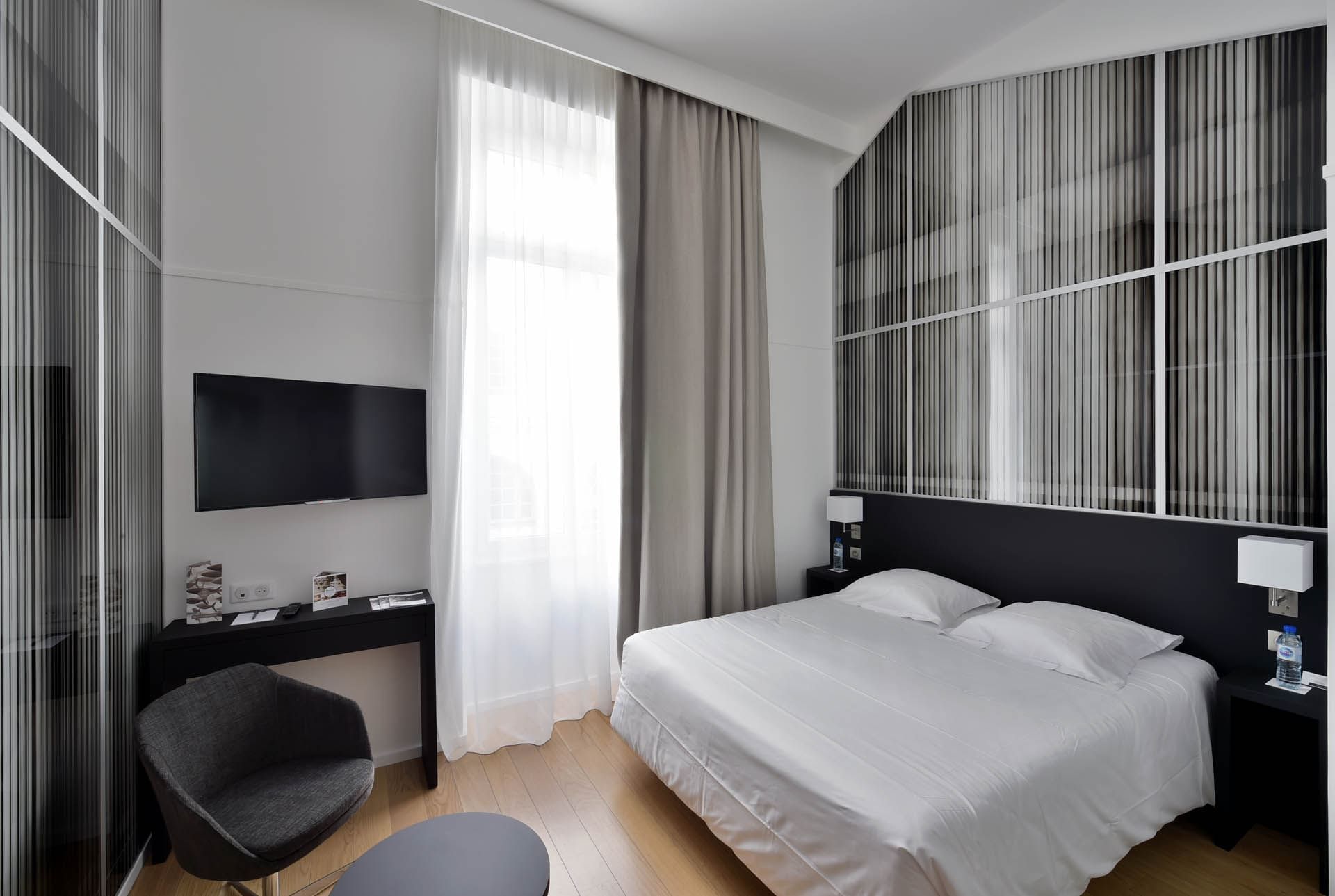 Chambre thématique noire 107 à l'Oceania Hôtel de France Nantes