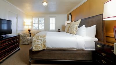 Ocean View King Room with one bed at Pine Inn