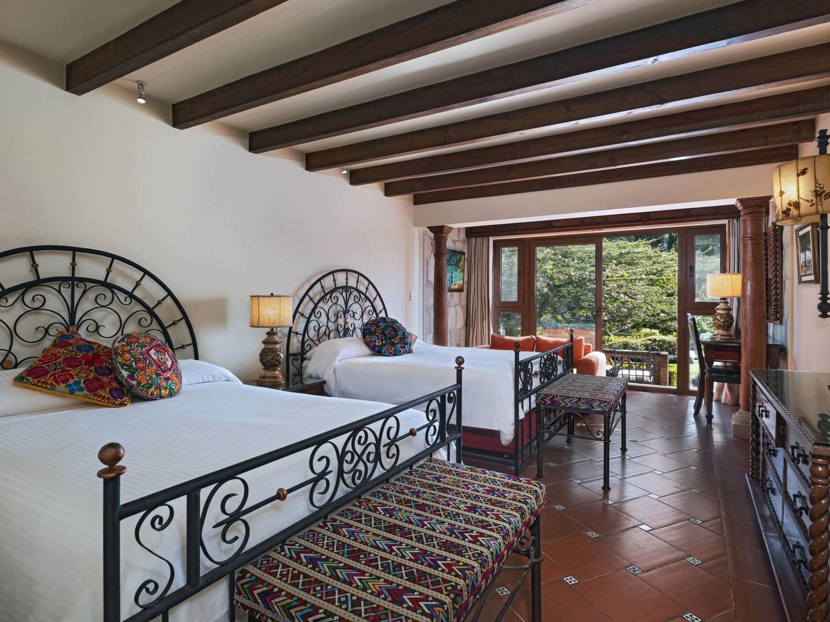 2 Beds & lounge area in Double Bed Garden View at Hotel Atitlan