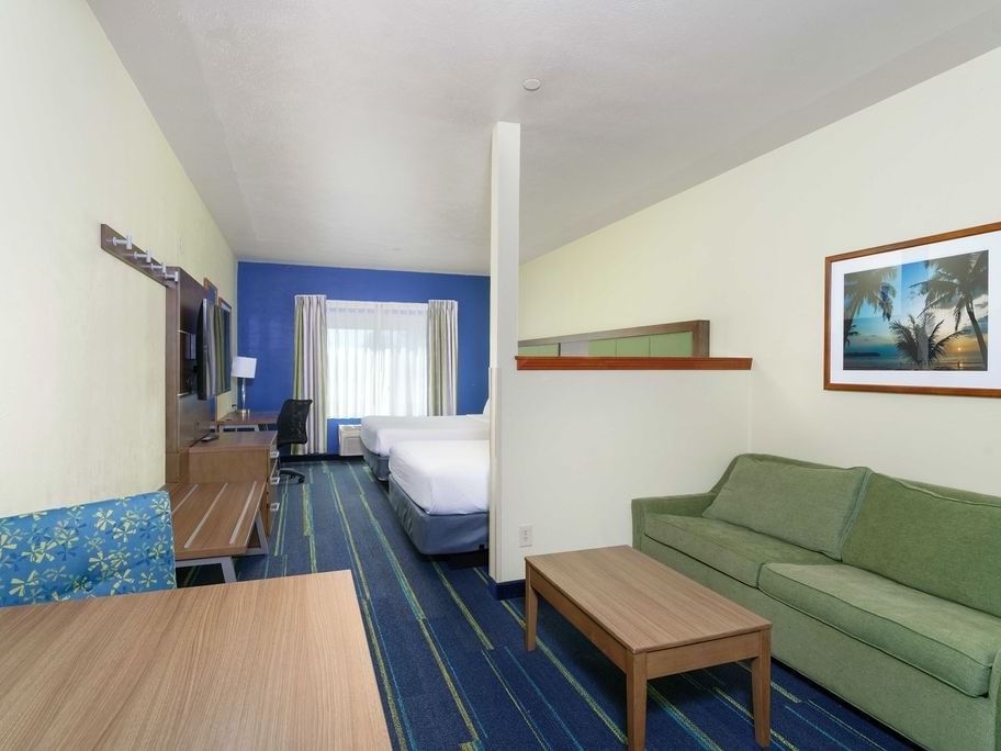 2 queen suite