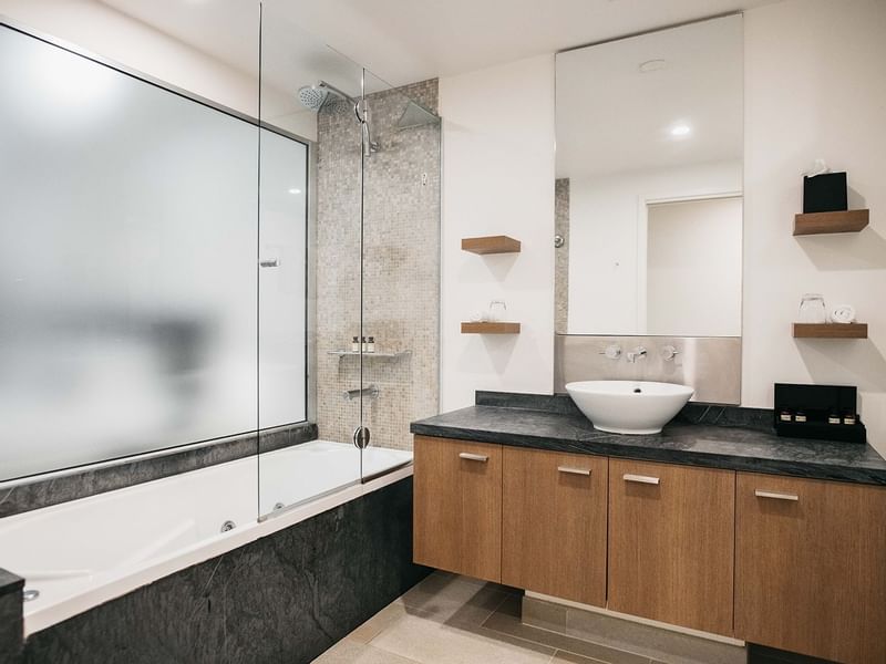 Bathroom in 1 Bedroom Apartment, Pullman Palm Cove Sea Resort