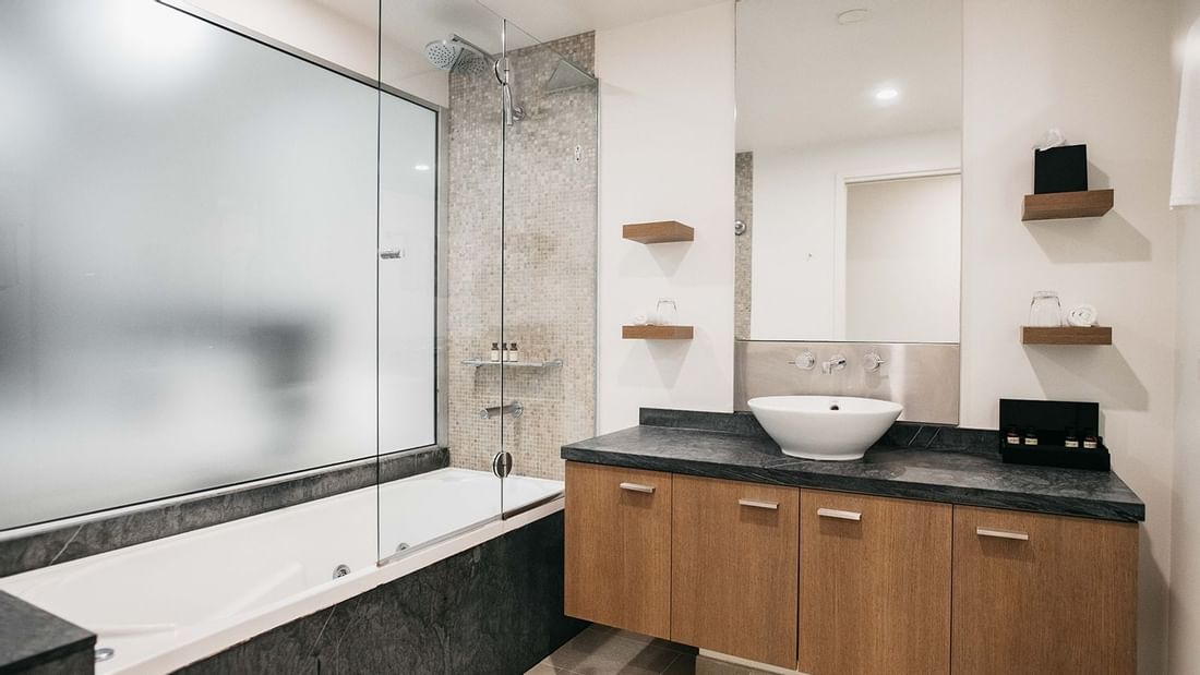 Bathroom in 1 Bedroom Apartment, Pullman Palm Cove Sea Resort