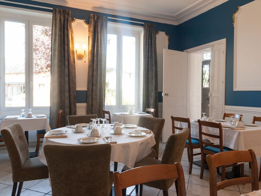 A Dining area in Domiane de Presle Saumur