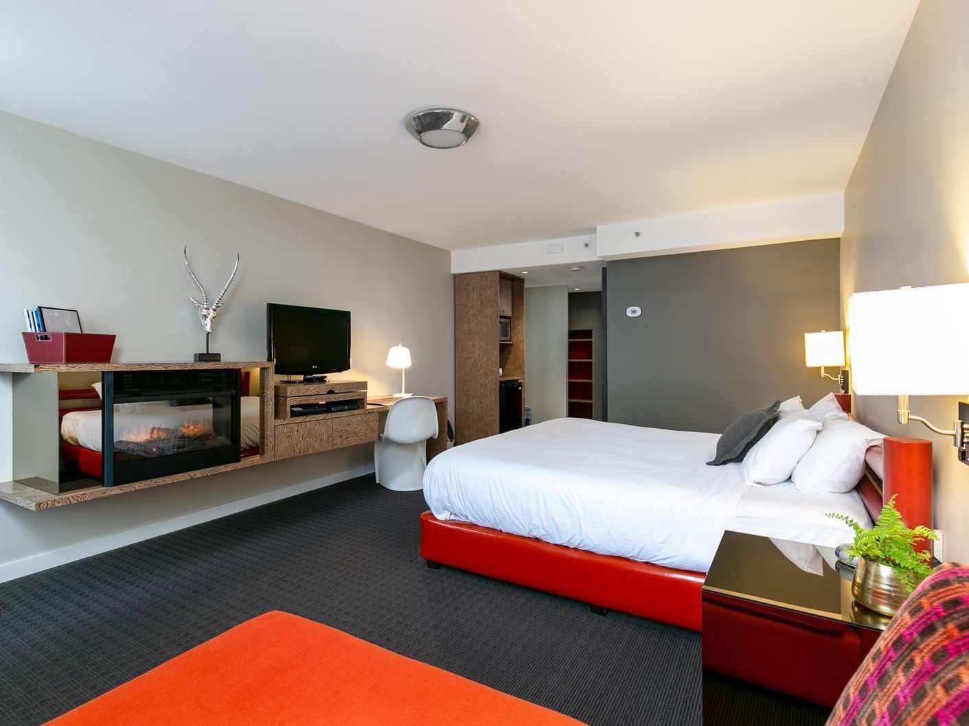 Hotel room with one bed.