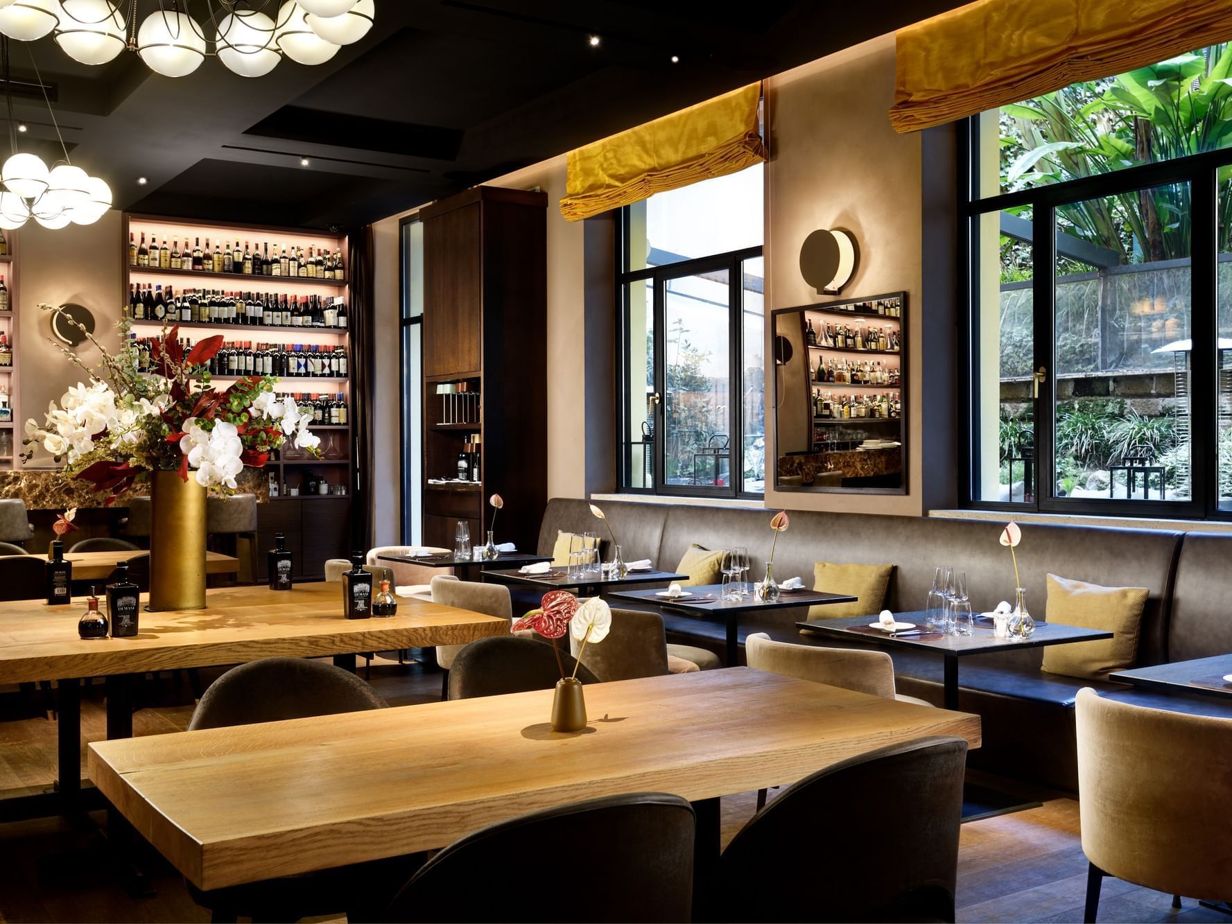 Interior & decor featuring tables & chairs in Emme Restaurant at Margutta 19