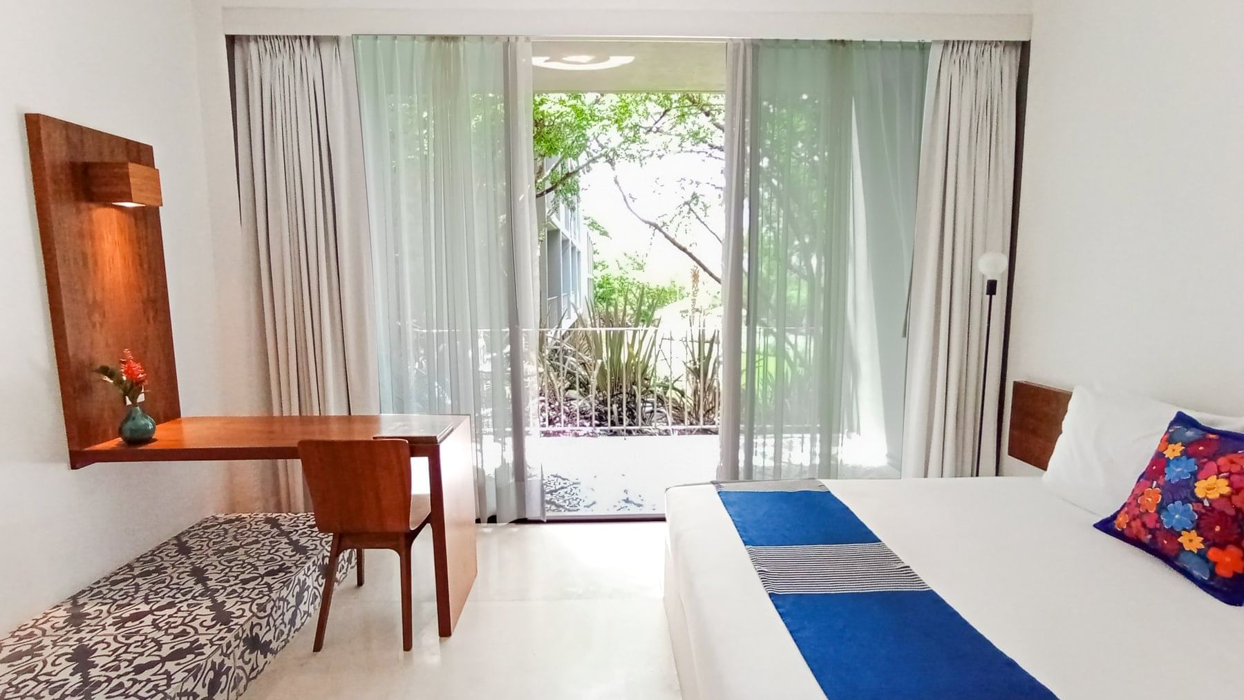 King bed, Table in Deluxe room at Huayacan Cuernavaca Curamoria