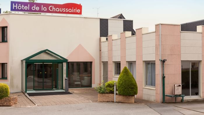 An Exterior view of the main entrance at Hotel La Chaussairie