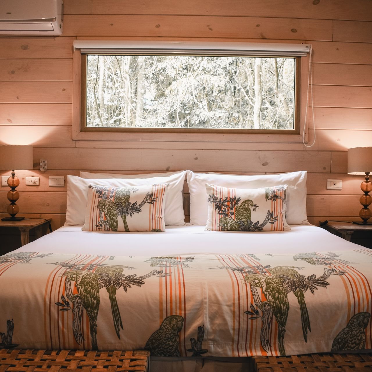 Bedroom arrangement in a room at La Cantera Lodge de Selva