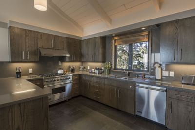 A full chefs kitchen in Heritage Suite at Heritage House Resort