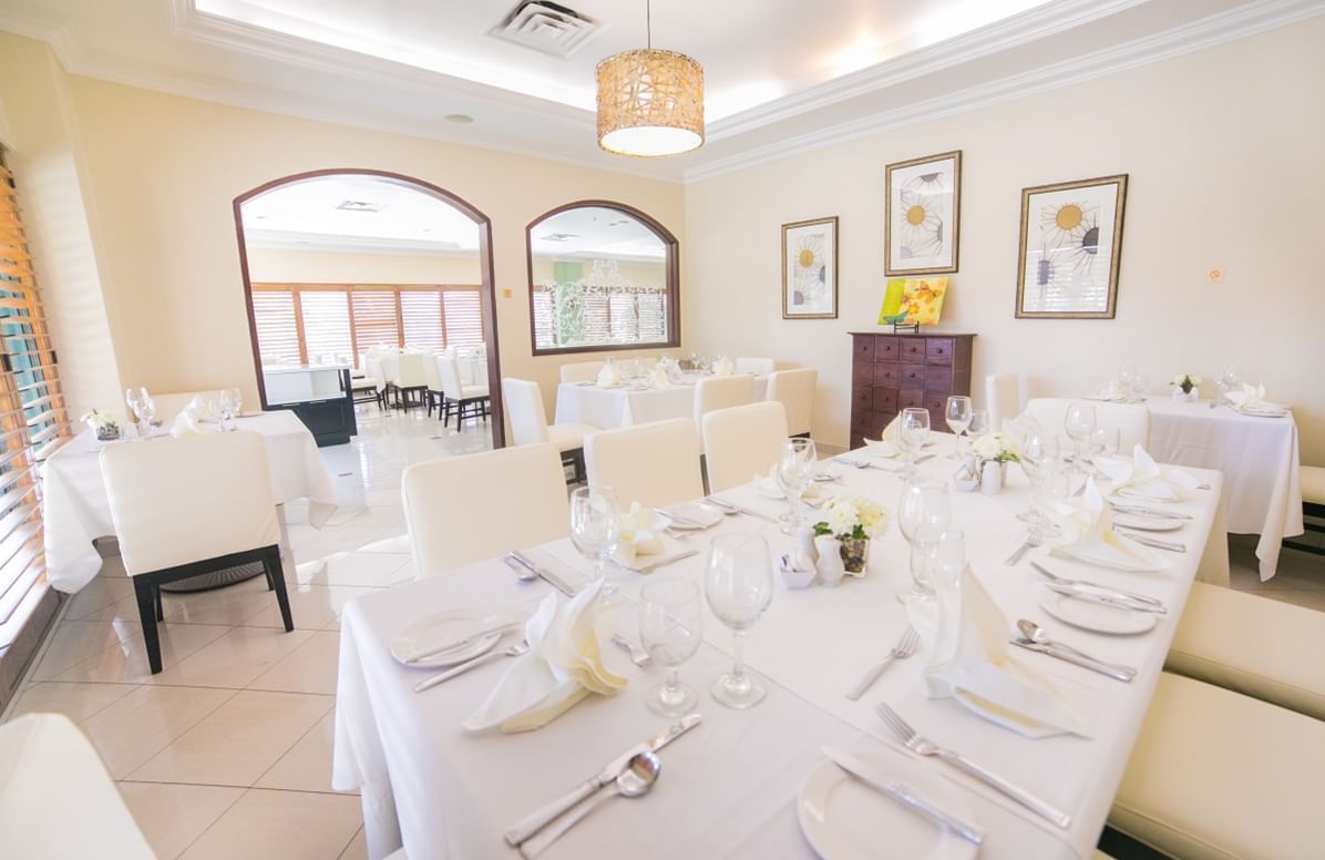 Dining tables arranged in Alexander's Restaurant at Courtleigh Hotel and Suites